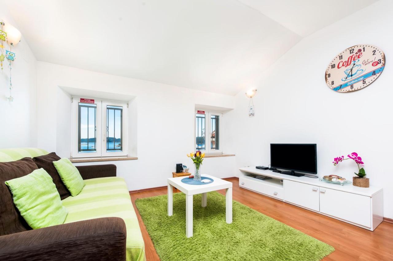 Sea View Apartment Ровинь Экстерьер фото