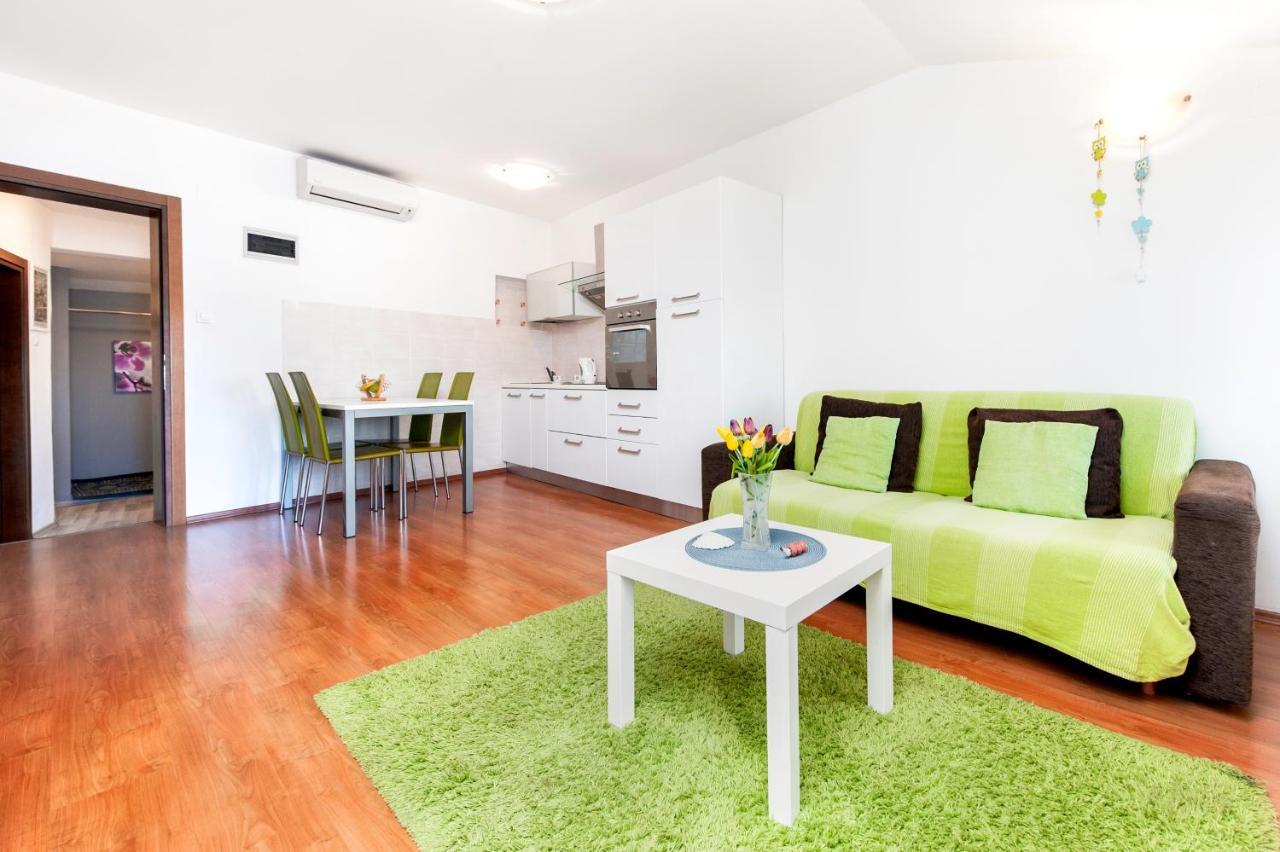 Sea View Apartment Ровинь Экстерьер фото