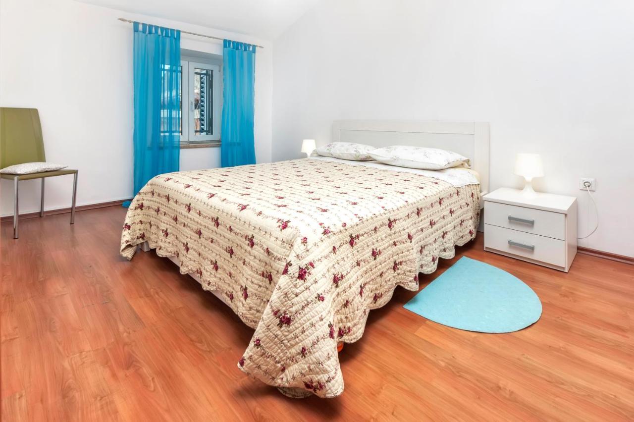 Sea View Apartment Ровинь Экстерьер фото