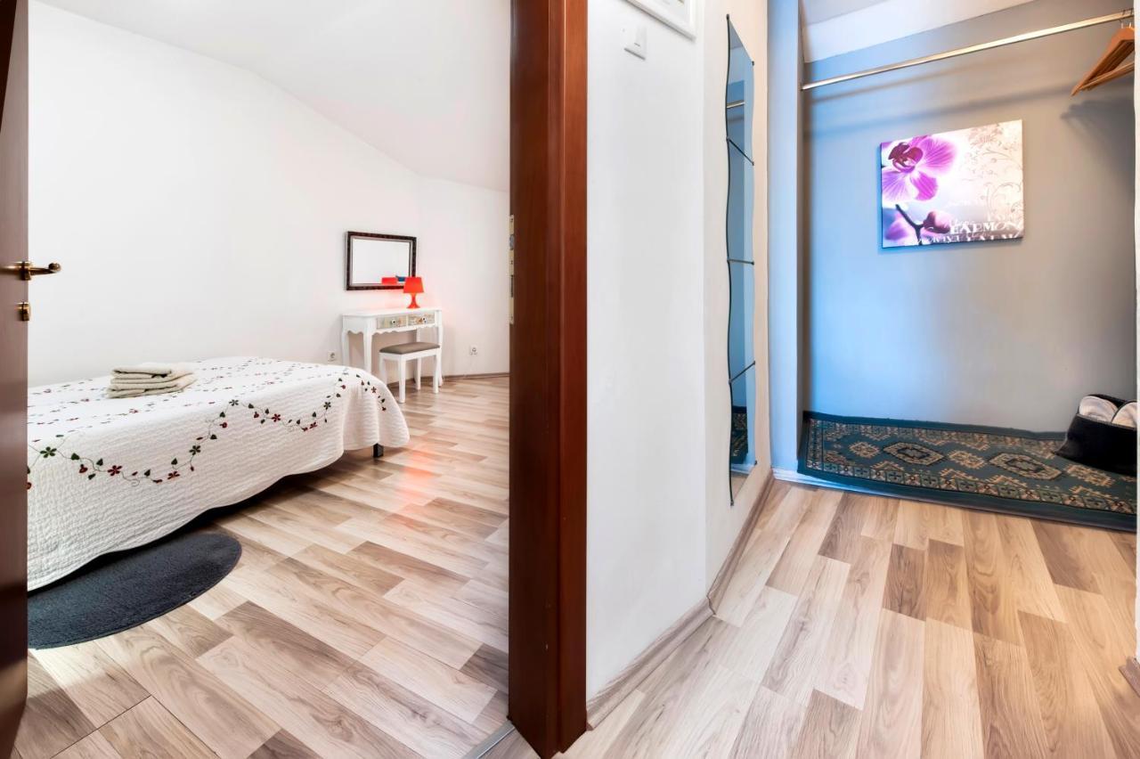 Sea View Apartment Ровинь Экстерьер фото