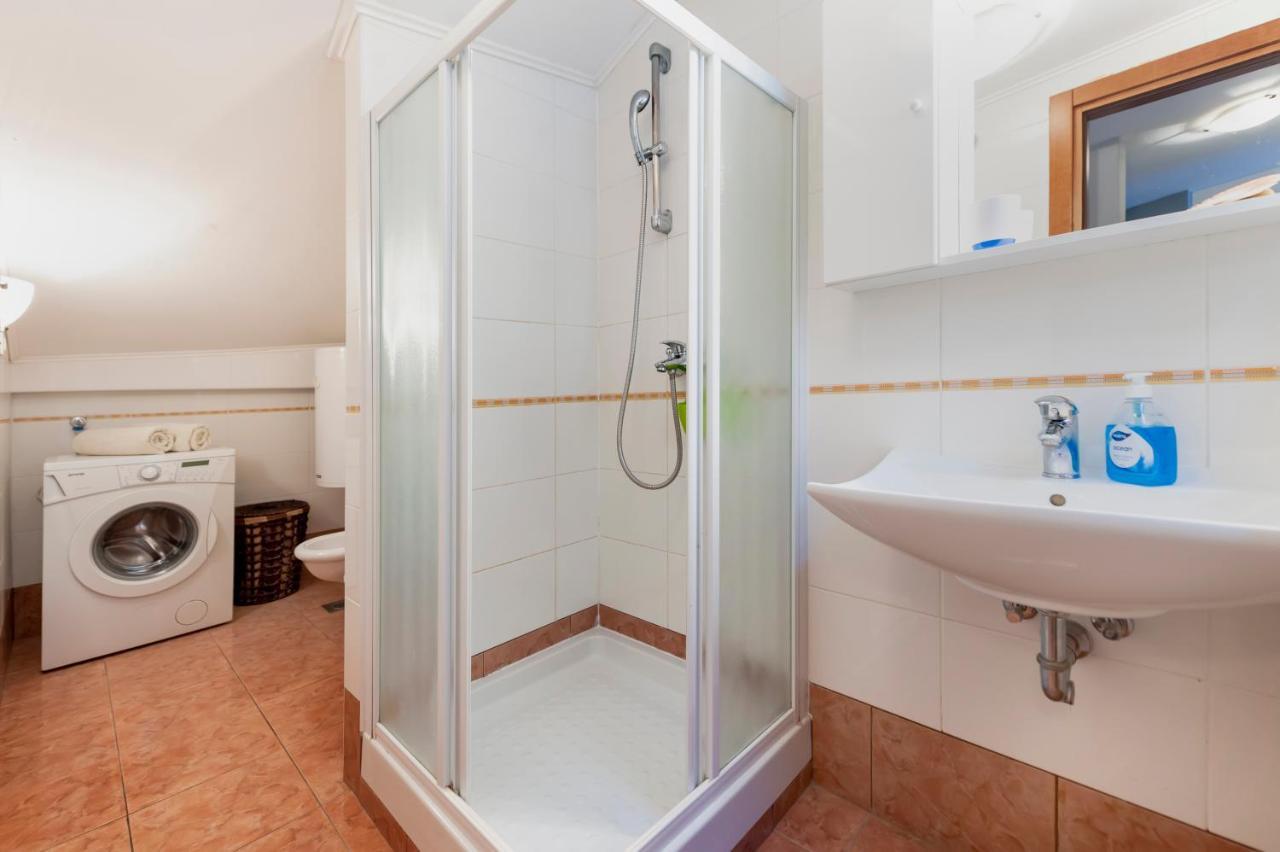 Sea View Apartment Ровинь Экстерьер фото